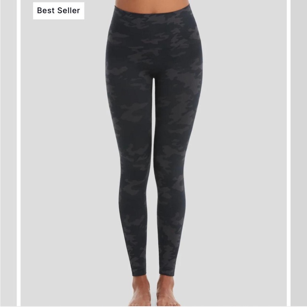 SPANX LIKE NEW CAMO LEGGINGS
